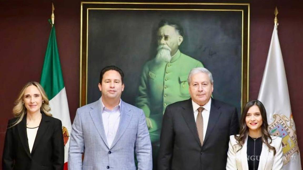 $!El proceso de entrega-recepción fue atestiguado por Patricia Peña Aguirre (Izq) y Lissette Álvarez Cuéllar (Der).