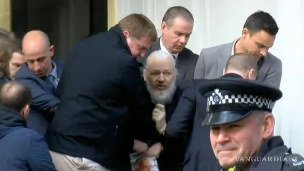 Arrestan a Julian Assange, fundador de Wikileaks, en la embajada de Ecuador en Reino Unido (VIDEO)