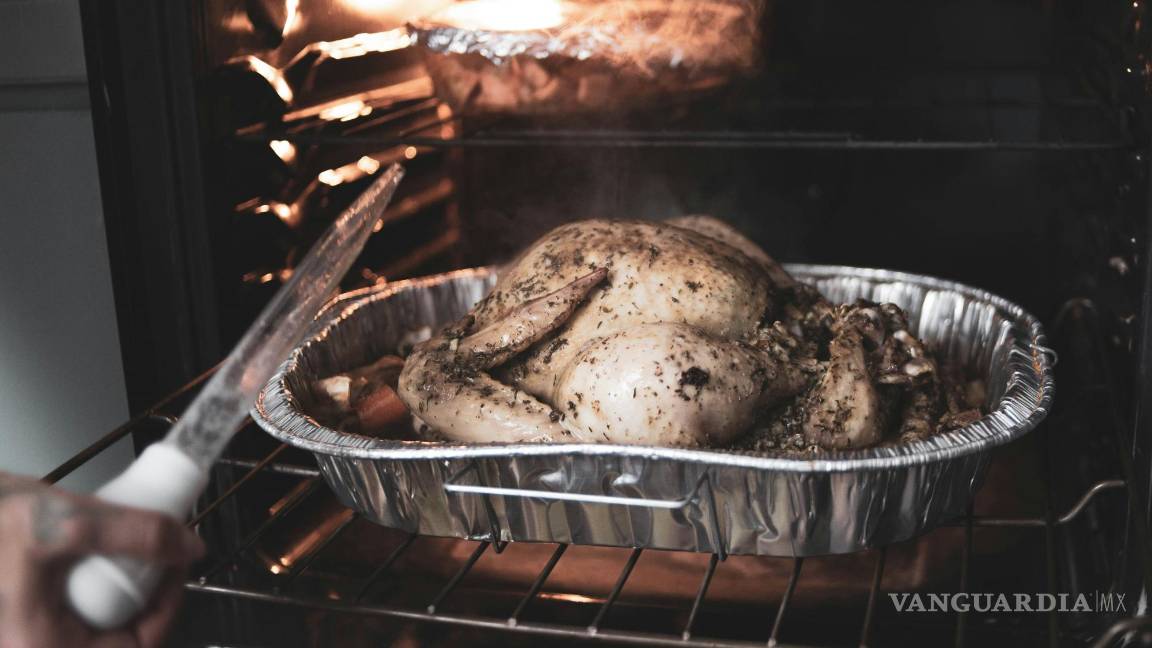 $!¿Es malo lavar el pollo antes de cocinarlo? Estos son los peligros que corres si realizas esta práctica