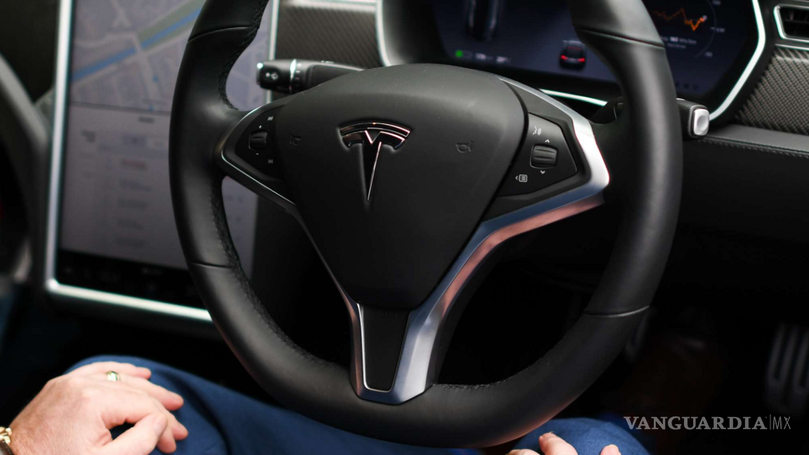 Avanza demanda contra Tesla por hacer creer que sus autos pronto tendrán ‘autoconducción’
