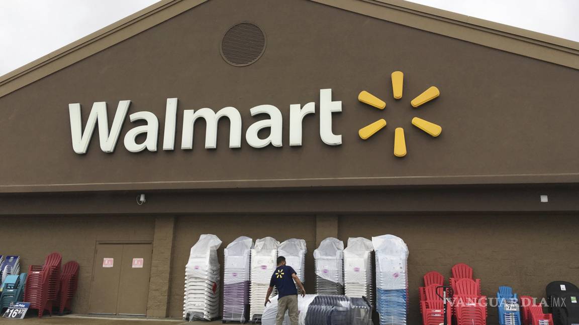 Aumenta Walmart los salarios y amplía las prestaciones de sus empleados