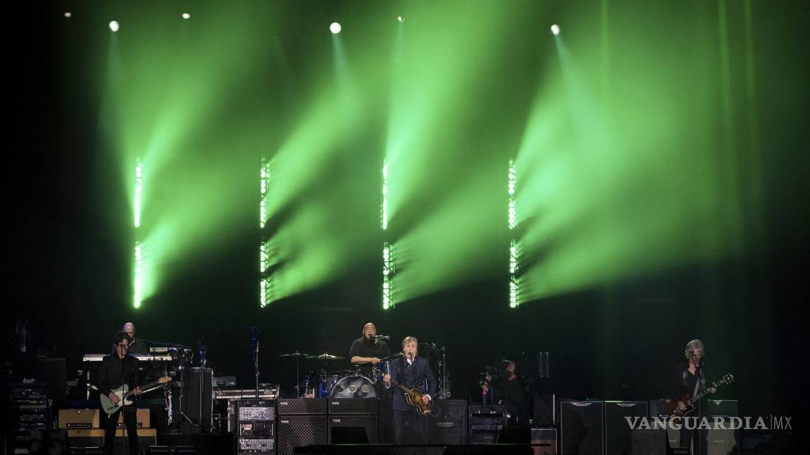 $!Paul McCartney durante un concierto de su gira Got Back en el MetLife Stadium en East Rutherford, Nueva Jersey.