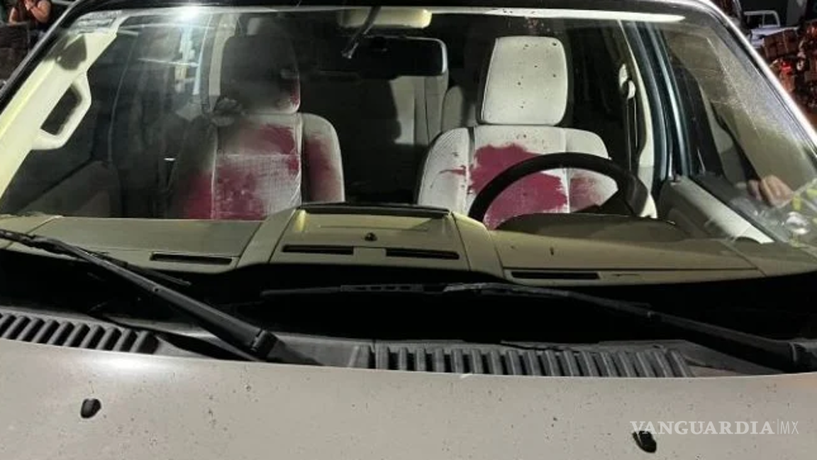 $!Los hombres, después de resultar heridos, se transportaron al hospital, donde se dice que uno de ellos se encuentra en estado crítico