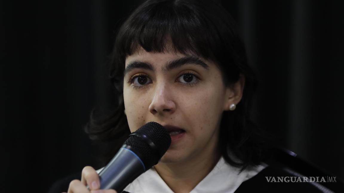 $!La jefa de vinculación de ‘Nuestro Futuro’, Camila Campillo, participa en una rueda de prensa hoy, en Ciudad de México (México).