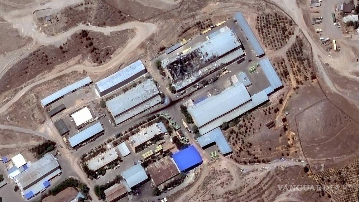 $!Una imagen satelital fde un edificio destruido de la Fuerza Aérea del Cuerpo de la Guardia Revolucionaria de Irántras los ataques aéreos israelíes en Teherán, Irán.