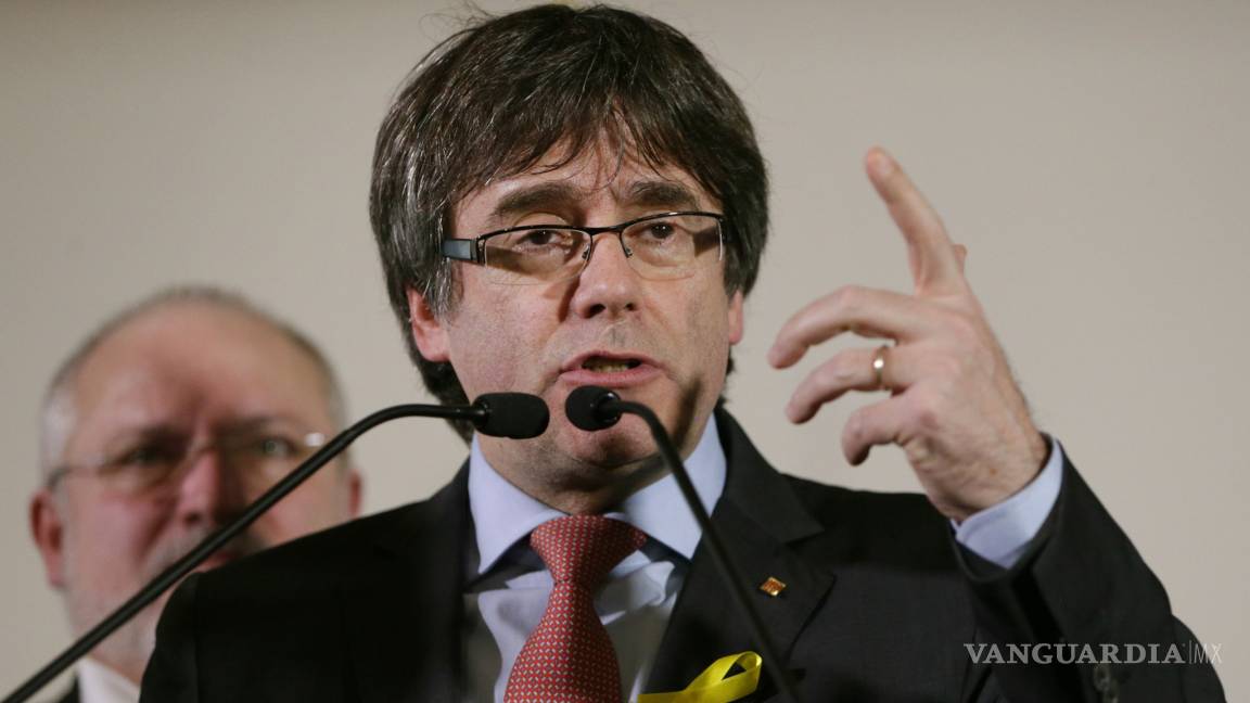 Separatistas catalanes buscan investir a Carles Puigdemont