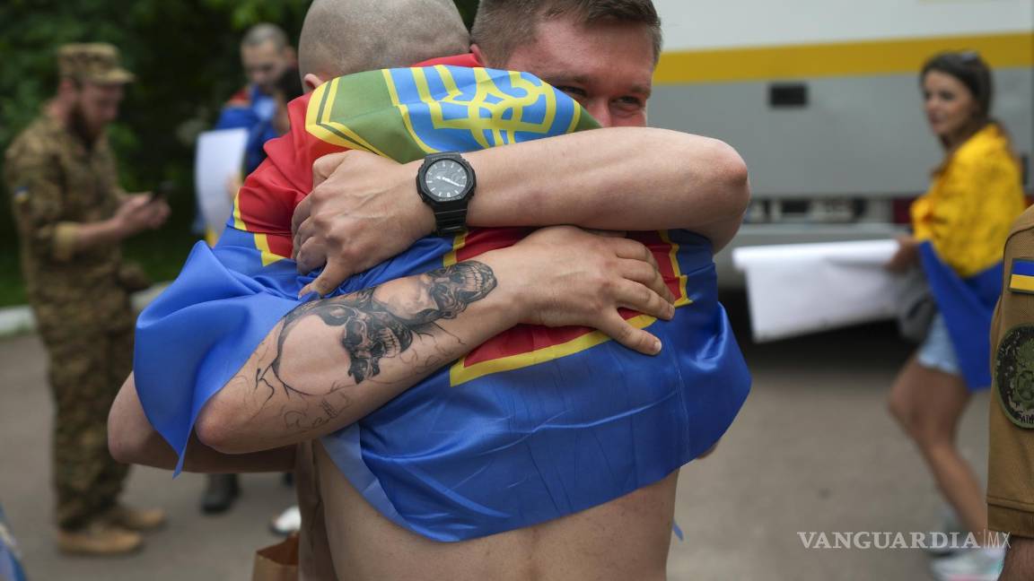 Intercambian Rusia y Ucrania primer grupo de prisioneros de guerra menores de 25 años
