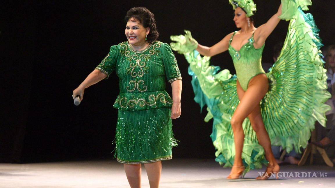 $!31 de diciembre de 2005. La actriz Carmen Salinas durante el espectáculo “Aventurera”. Cuartoscuro/Leonardo Casas