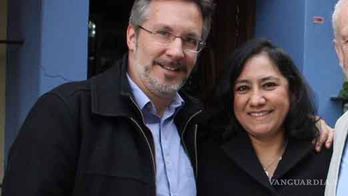 Calderón reclama que esposo de titular de la SFP cobre en Canal 11; Irma Eréndira sale en su defensa