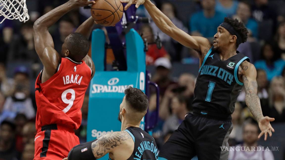 $!Los Hornets le ponen fin a la racha ganadora de los Raptors