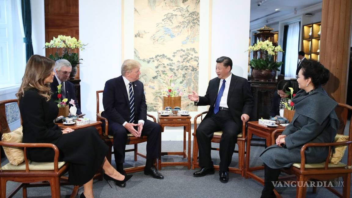Presume Trump a su nieta cantando en chino al presidente Xi Jinping
