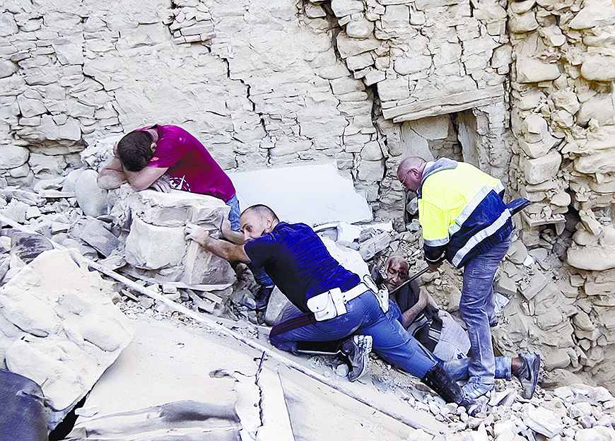 $!Hecatombe en Italia; al menos 250 muertos y 368 heridos