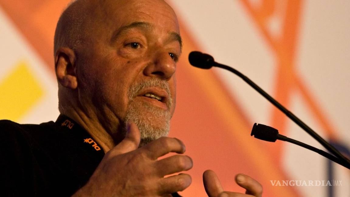 Paulo Coelho apoya un festival cultural vetado por el Gobierno de Bolsonaro