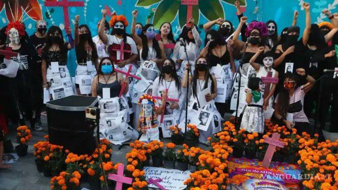 Catrinas marchan en la CDMX, exigen justicia para víctimas de feminicidio