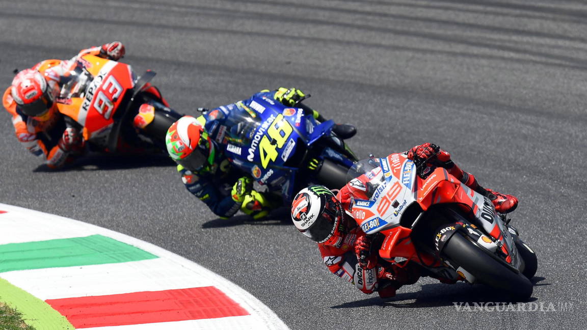 $!El español Jorge Lorenzo sorprende y vence a Valentino Rossi y Marc Márquez para llevarse el GP de Italia