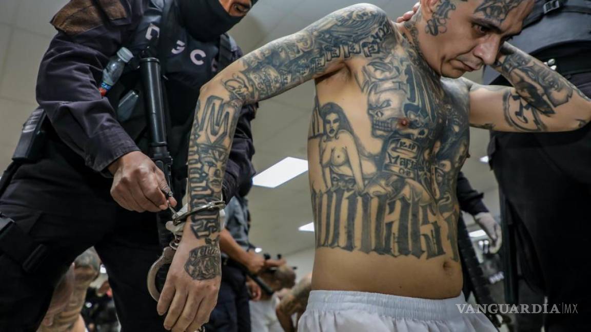Así fue el traslado de 2 mil pandilleros al Centro de Confinamiento del Terrorismo en el Salvador