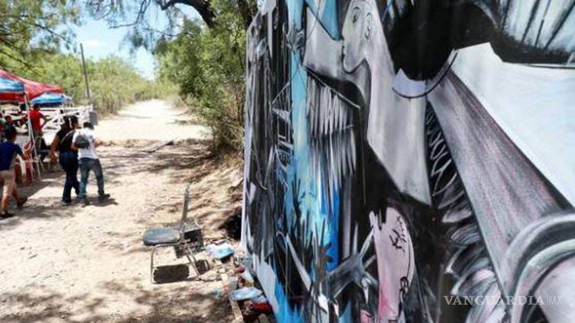 $!En Sabinas el artista creó un mural el apoyo a los familiares de mineros de El Pinabete.