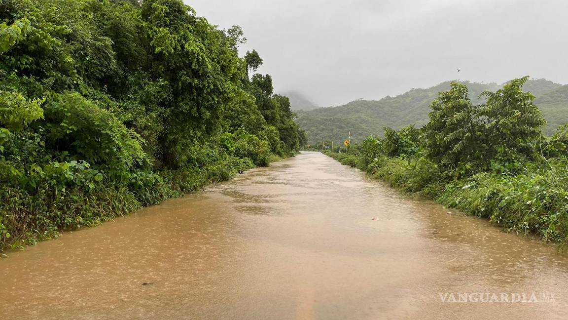 $!El Gobierno de México reportó daños en las principales carreteras del estado de Guerrero, entre Chilpancingo y Acapulco, tras el paso del huracán Otis.