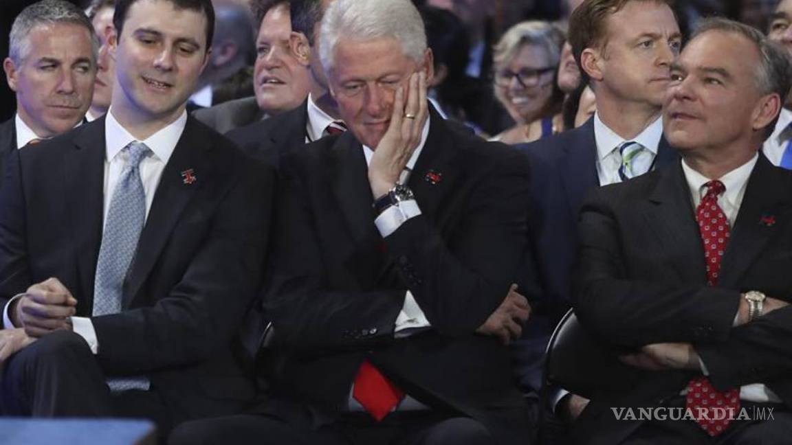 $!Asume Bill Clinton rol como esposo de la candidata