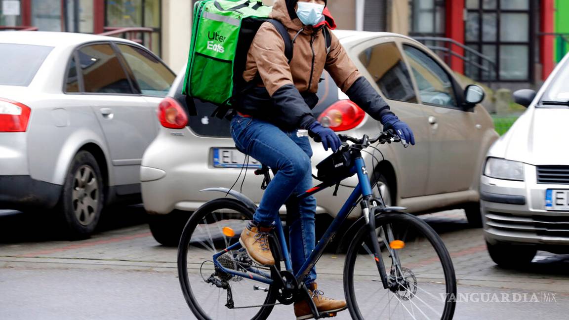 $!El medallista olímpico que sobrevive entregando comidas en Uber