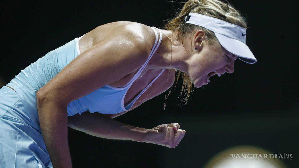 Sharapova vence a Pennetta y va a semifinales del Masters femenino