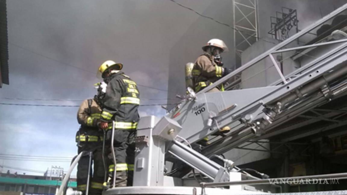 Se registra fuerte incendio en Mercado de Abastos de Guadalajara
