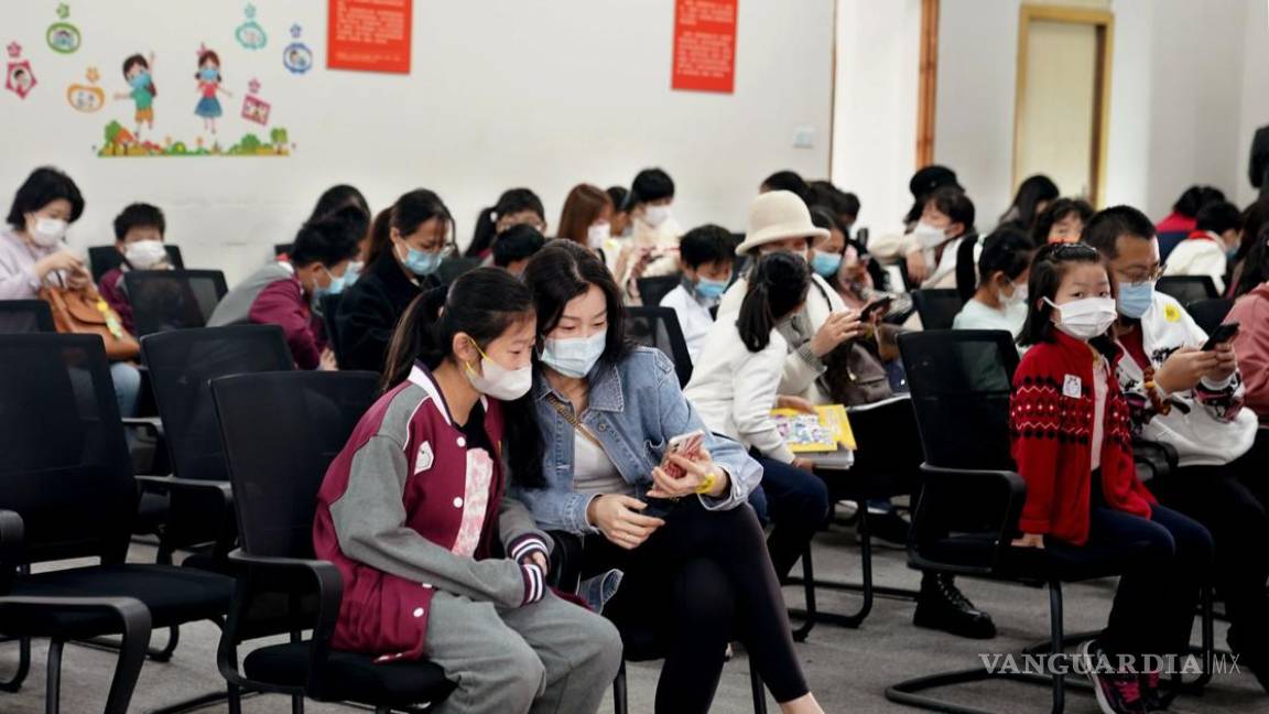China detecta 74 casos de COVID-19, 50 contagios locales
