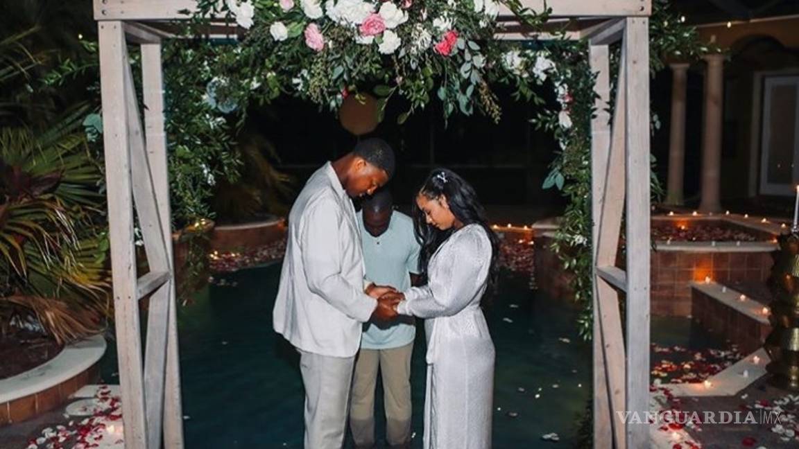 $!Sin trabajo y en cuarentena por coronavirus, este quarterback decidió casarse