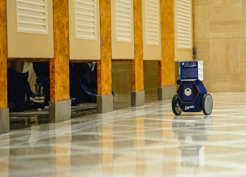 $!P&amp;G presenta en CES 2020 un robot que te trae papel higiénico cuando más lo necesitas