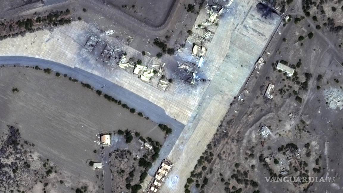 $!Imagen satelital de Maxar Technologies muestra refugios hutíes destruidos en el campo de aterrizaje de Hudaydah, en Yemen.