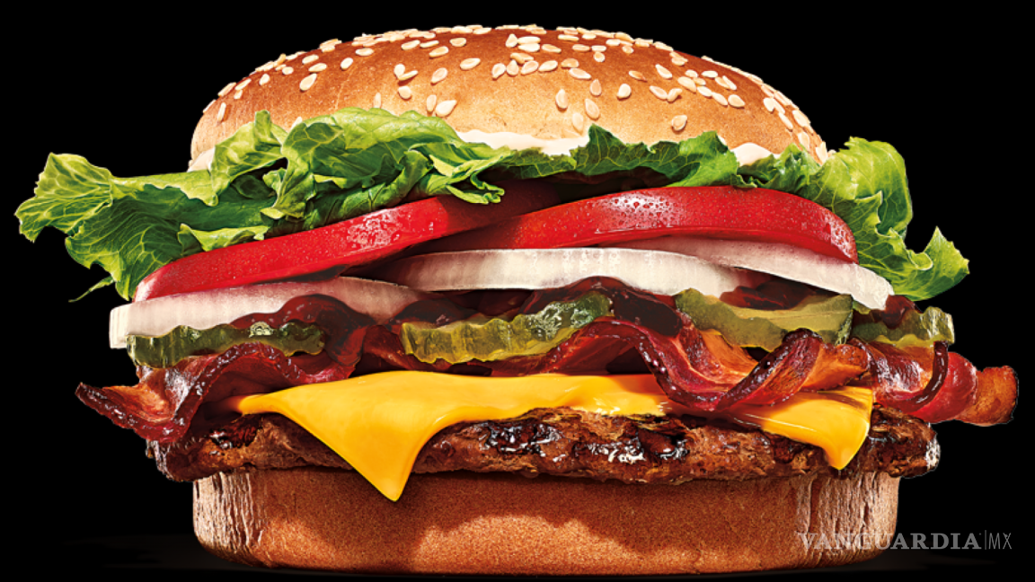 Burger King exagera tamaño de su Whopper en un 35%, aseguran en demanda