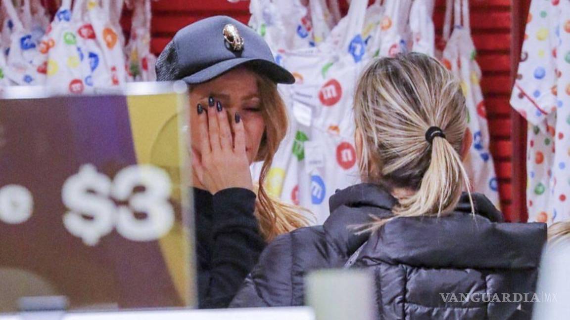 Aseguran que fan hizo llorar a Shakira en tienda de Nueva York