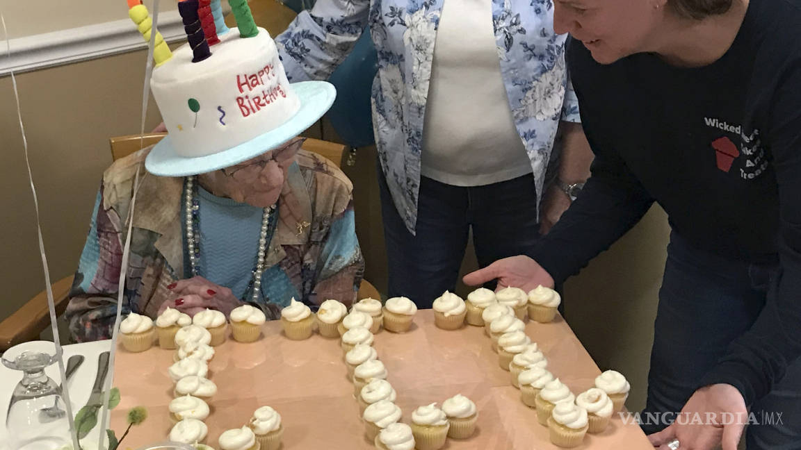 Hazel Nilson celebra su cumpleaños número 111 en Nueva Hampshire