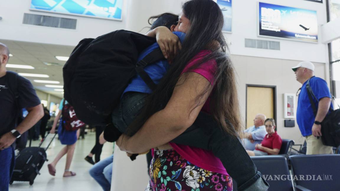 Más lejos de sus hijos: el drama que viven padres deportados