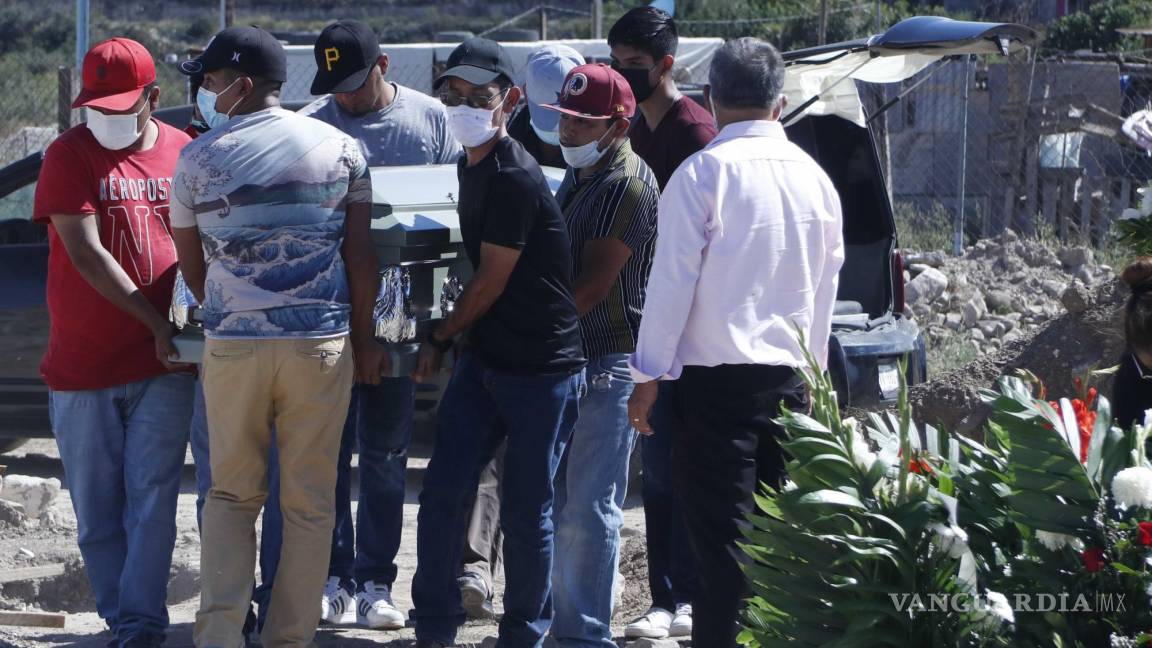 Despiden en Saltilloa dos de las 8 víctimas del accidente en la carretera a Zacatecas