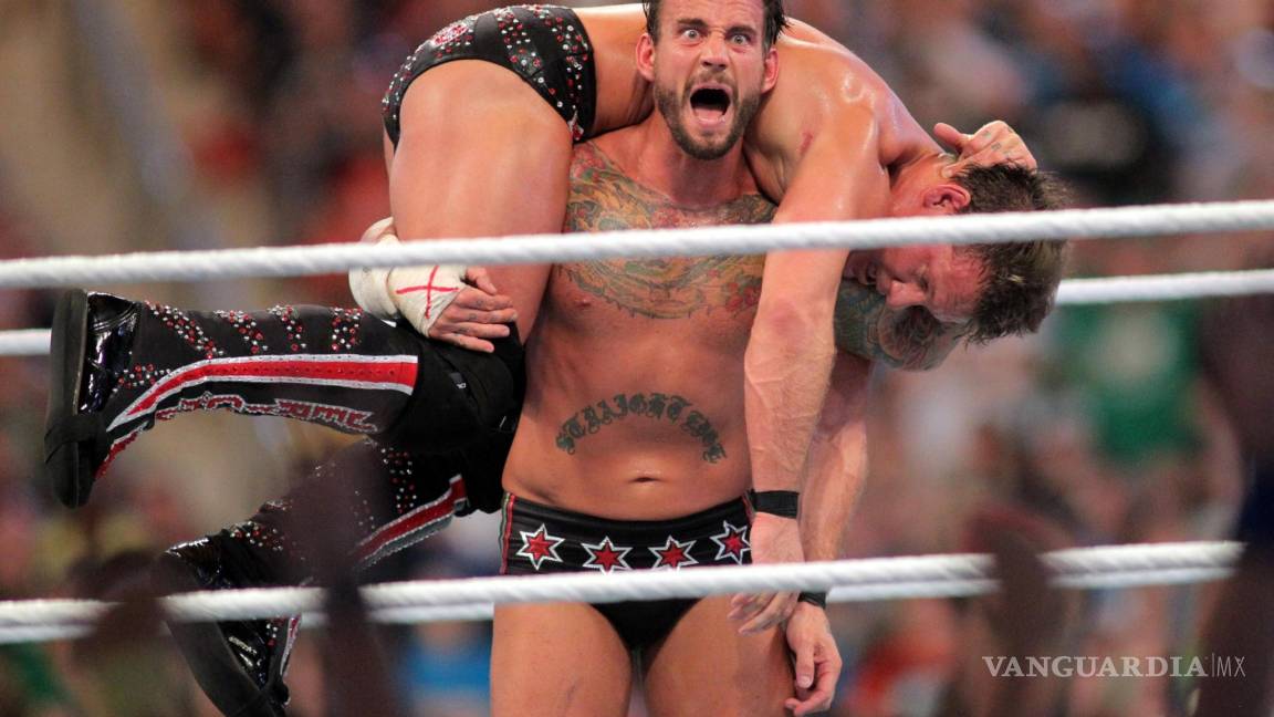 $!CM Punk regresa a las MMA ¡como comentarista!