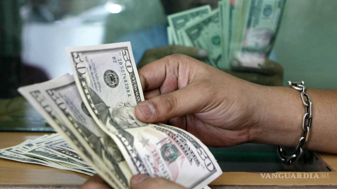 Dólar promedia $17.57 en el aeropuerto capitalino