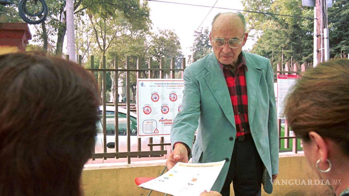 $!5 de julio de 2003. El expresidente de México Luis Echeverría Alvarez, emitió su voto en la Col. San Jerónimo Lídice, en la Del. Magdalena Contreras.