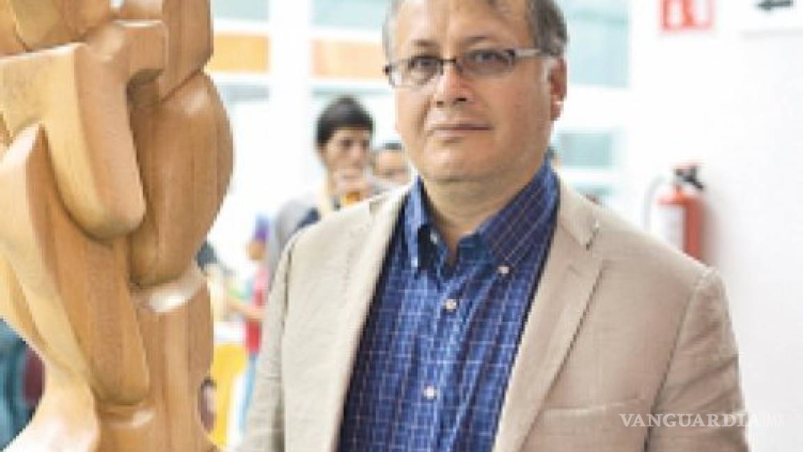 Gana el poeta Ernesto Lumbreras Premio Ramón López Velarde 2021