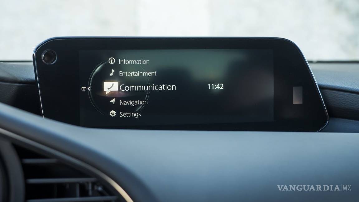 $!¿No más pantallas táctiles en autos?, Mazda las dejará porque usarlas puede causar accidentes