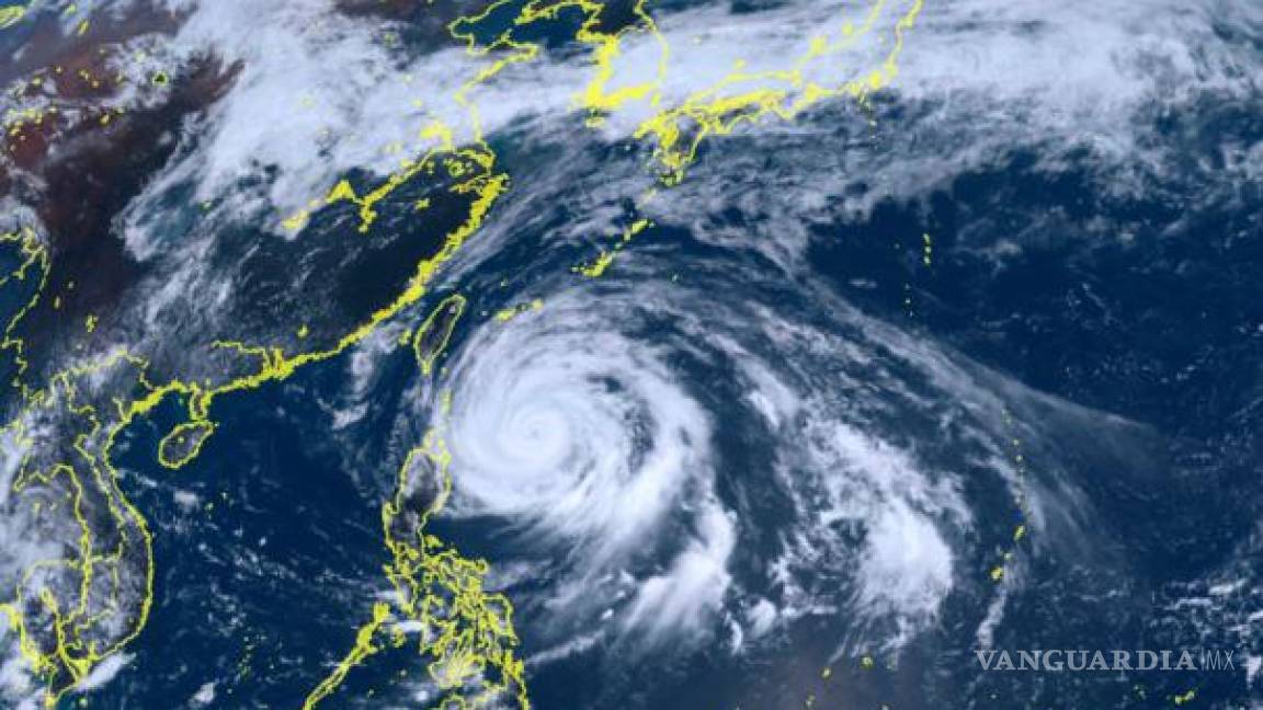 Evacúan a miles de personas en Filipinas por el tifón Mawar
