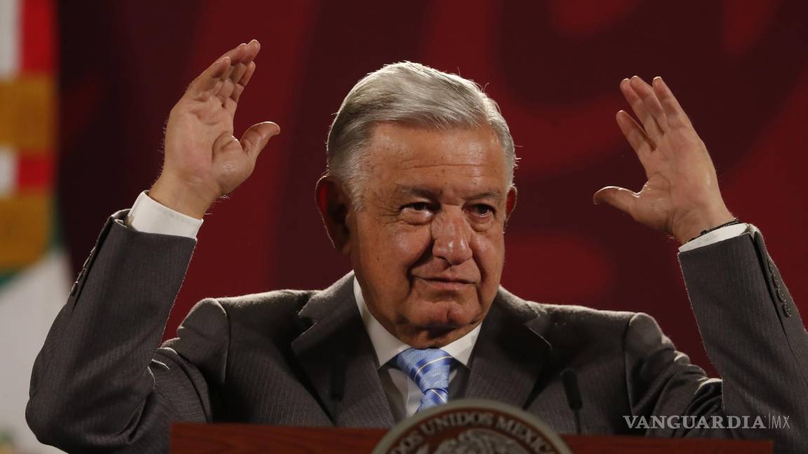 $!El presidente de México, Andrés Manuel López Obrador, habla durante una conferencia de prensa en el Palacio Nacional, en Ciudad de México (México).