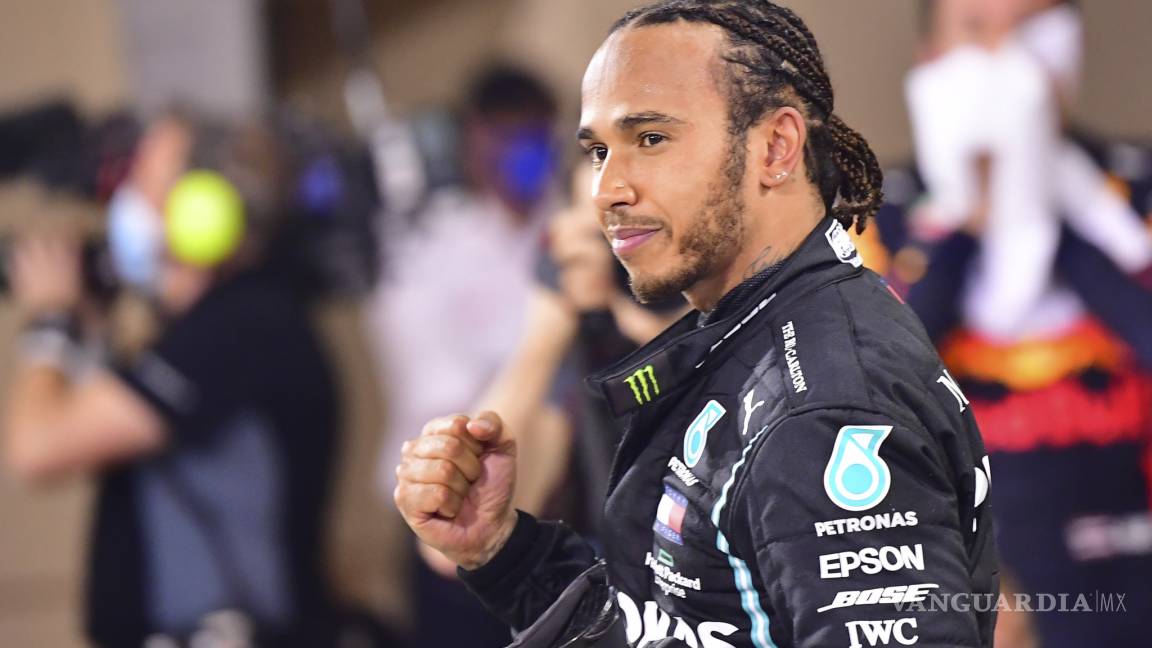Hamilton ganó escalofriante carrera, no festeja