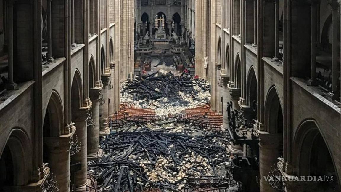 Rescatan los cuadros de Notre Dame, templo será cubierto por una lona