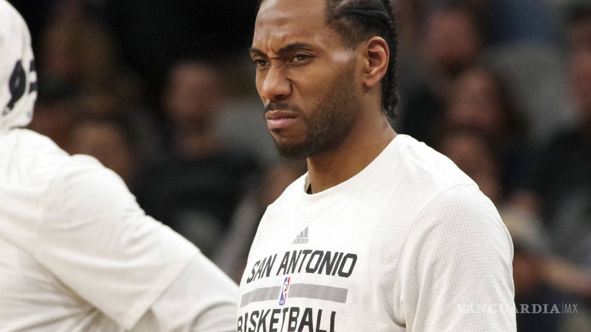 Leonard busca equipo; no está feliz en Spurs