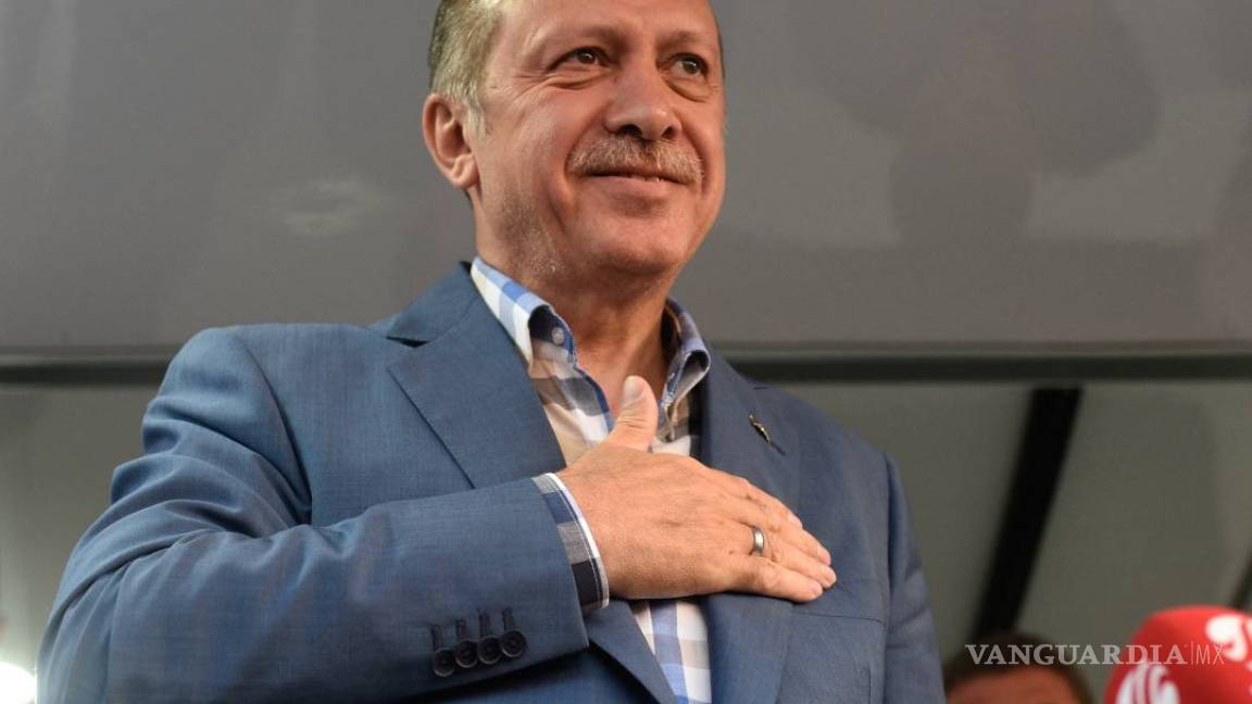 Erdogan, el enemigo de Twitter, usa las redes sociales para salvarse