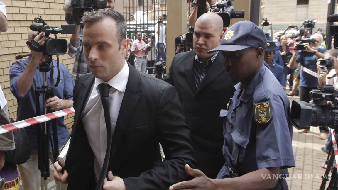 Pistorius obtiene libertad bajo fianza; permanecerá bajo arresto domiciliario