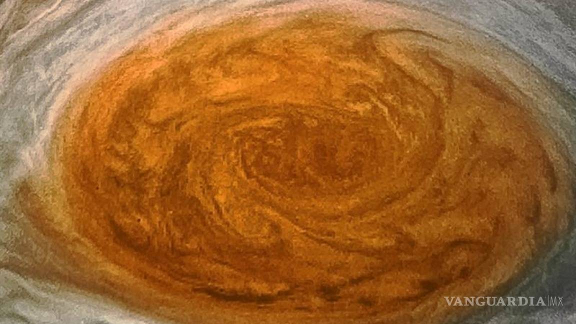 Sonda espacial revela la belleza de una tormenta en Júpiter