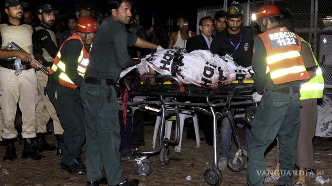 Pakistán llora a sus muertos e intensifica la guerra contra el terrorismo