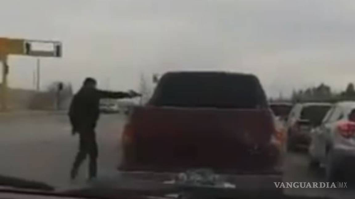 Sin piedad... el momento en que un sicario menor de edad asesina a tiros a pareja en Ciudad Juárez (video)